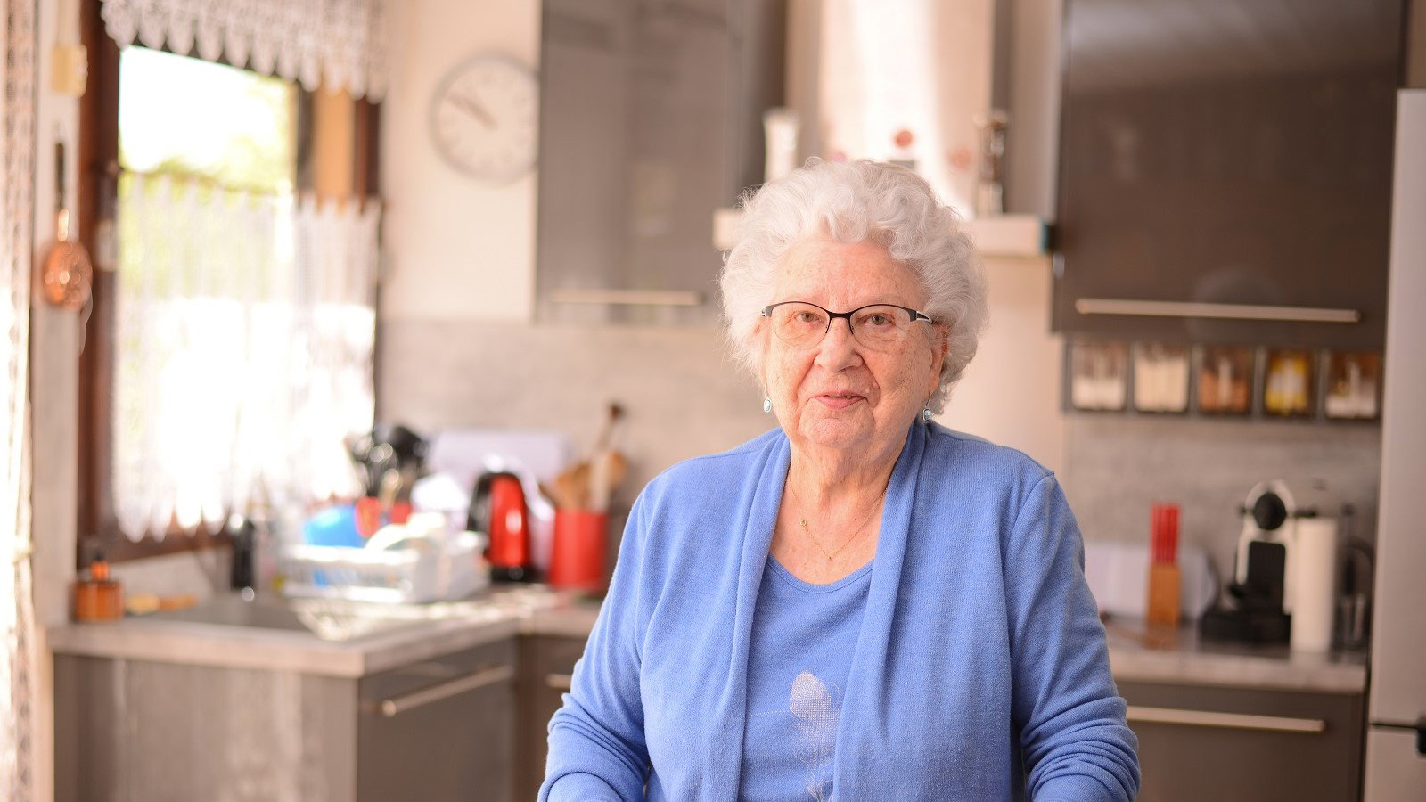 seniorka w kuchni