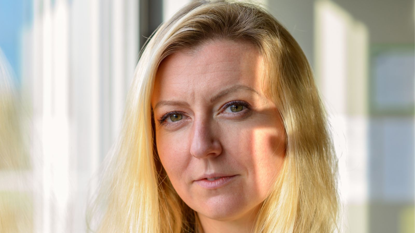 „Mąż zazdrościł, iż dogaduję się z jego ojcem. Śmiałam się do czasu, aż teść powiedział mi coś, czego nie powinnam wiedzieć”