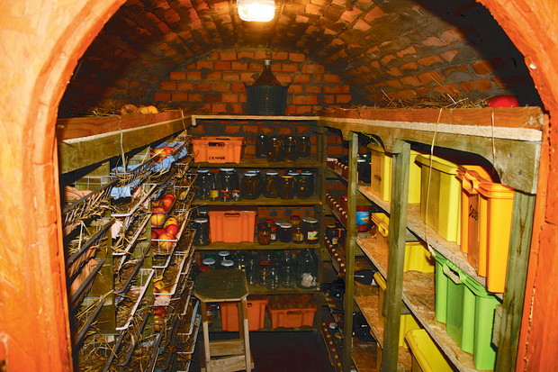 „Dzięki ziemiance miałem jeszcze w czerwcu pachnące jabłka z poprzedniej jesieni." - pisze Jarosław Radziszewski
