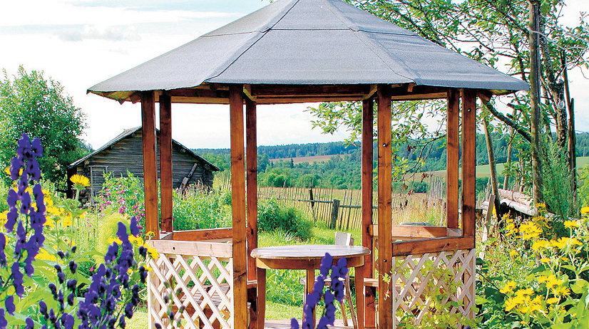 Przytulna ośmiokątna altanka zbudowana przez naszego czytelnika Stefana Bąkowskiego.
