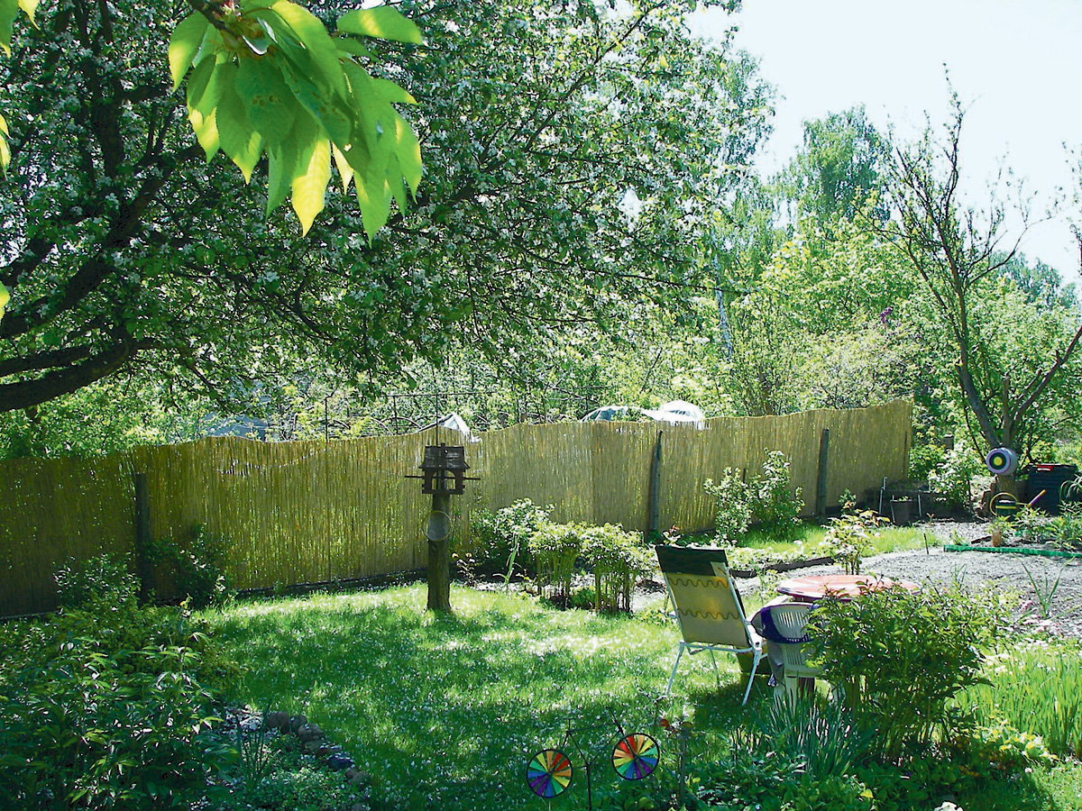 „Żywopłot rósłby wiele lat, a maty umocowałam w jeden dzień”, pisze Beata Wielgosz.