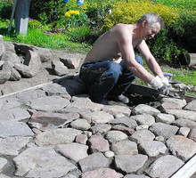 „Bez względu na to, czy robimy podest, czy ścieżkę, kamienie trzeba dobierać wielkością i kształtem”, pisze nasz czytelnik.