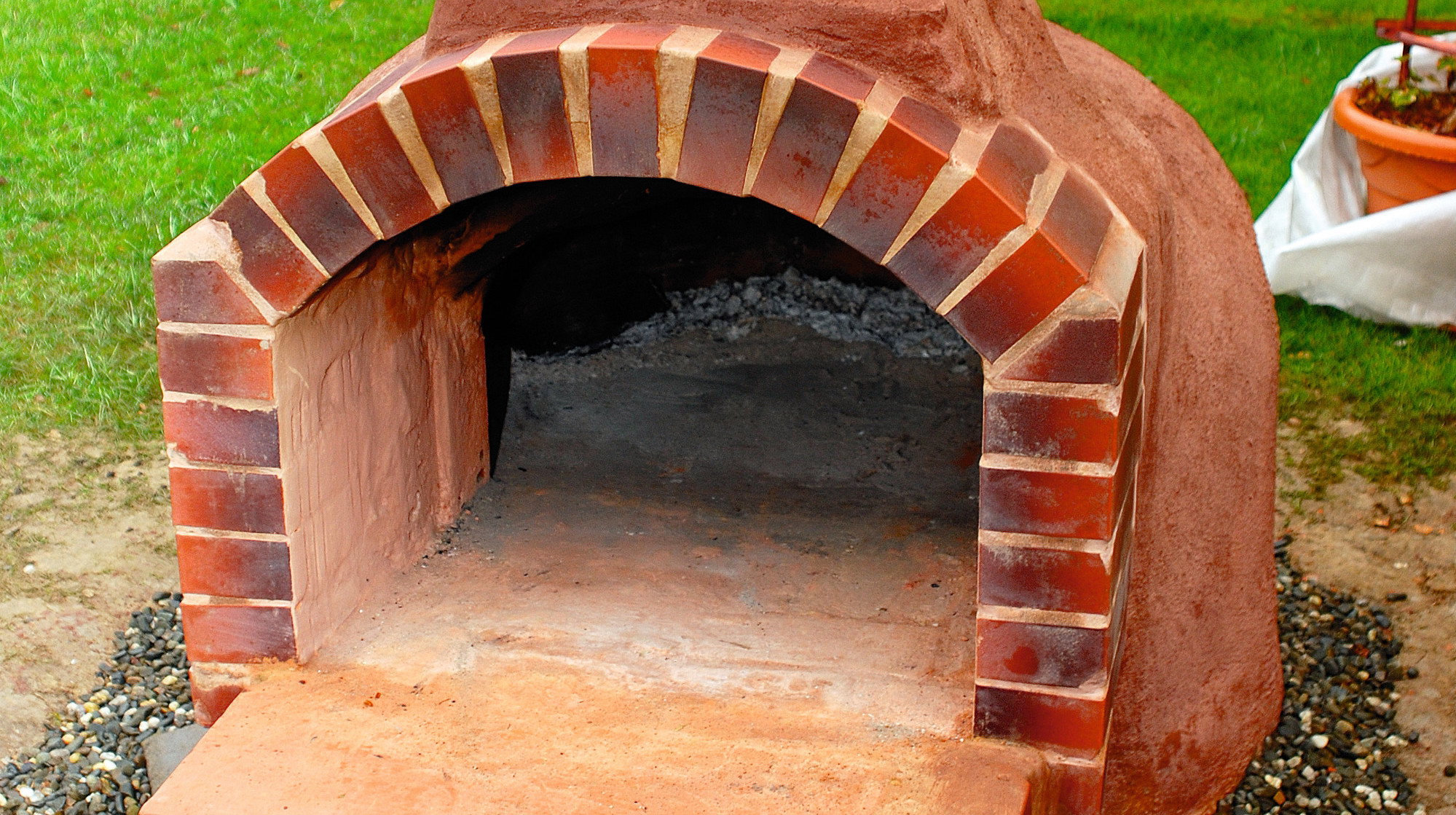 "Do wykończenia pieca posłużyła cegła klinkierowa." - Franciszek Grzegoszczyk
