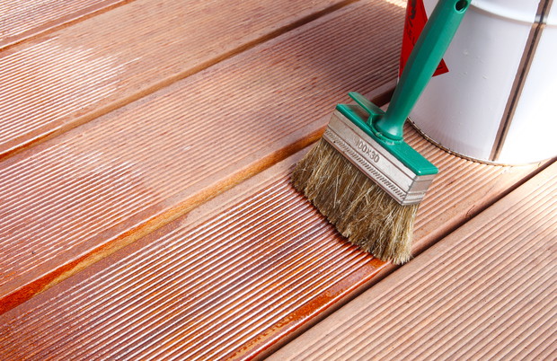 Jeżeli decydujemy się na drewniane meble, należy pamiętać o ich dobrej impregnacji