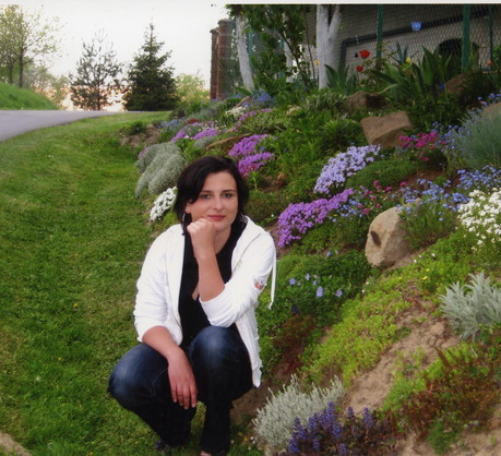 „Kamienie ułożone niesymetrycznie na skarpie wyglądają naturalnie”.