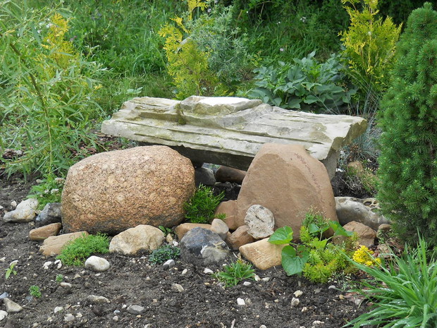 Powstające poidełko dla ptaszków.