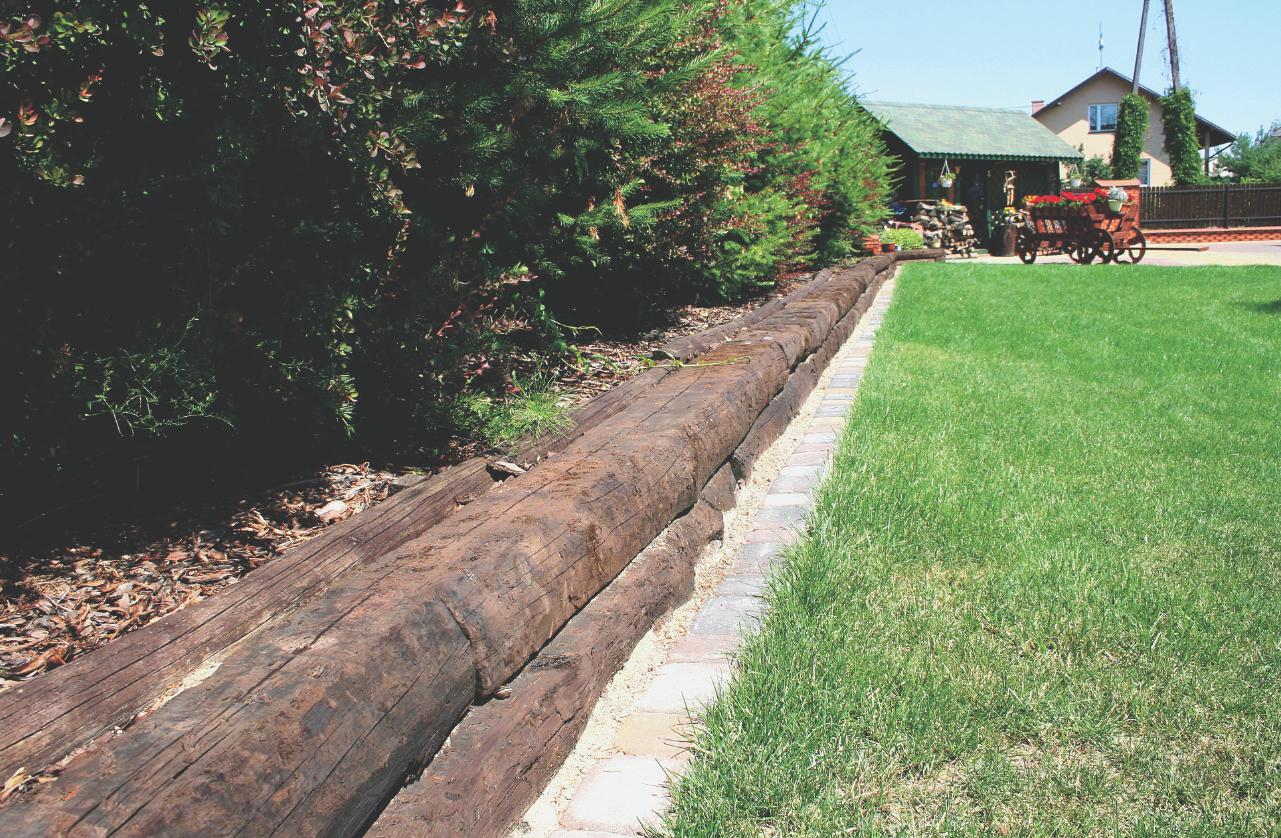 Takie obramowania ułatwiają prace - zwłaszcza przy grupie drzew