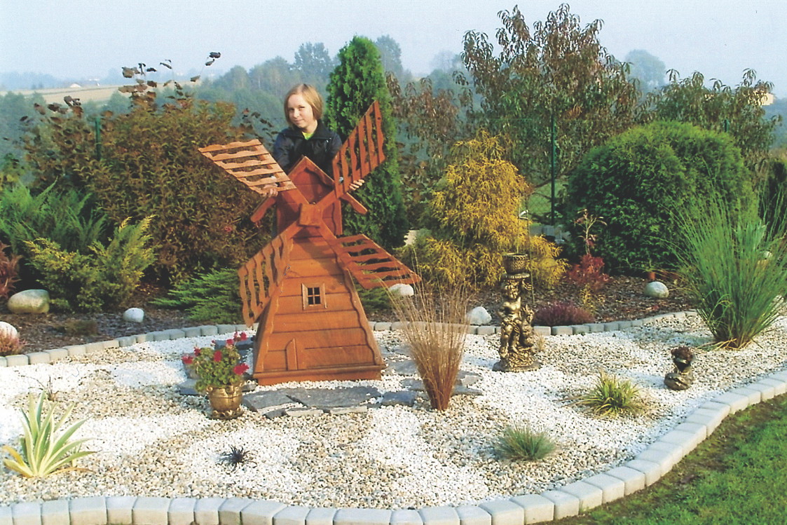 Ten pomysłowy skalniak idealnie komponuje się z resztą naszego ogrodu