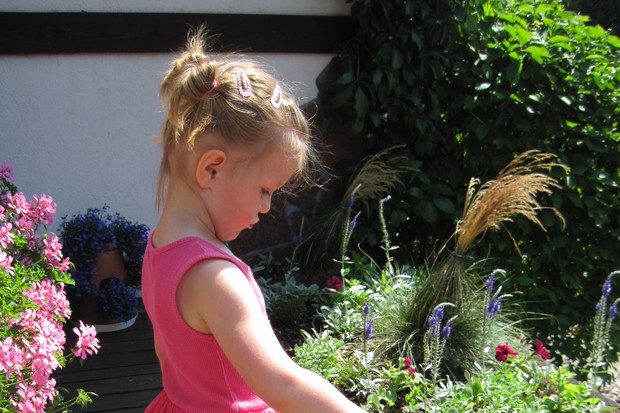 Amelcia dba o kwiatki swojej babci