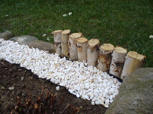 Brzozowy płotek z bliska