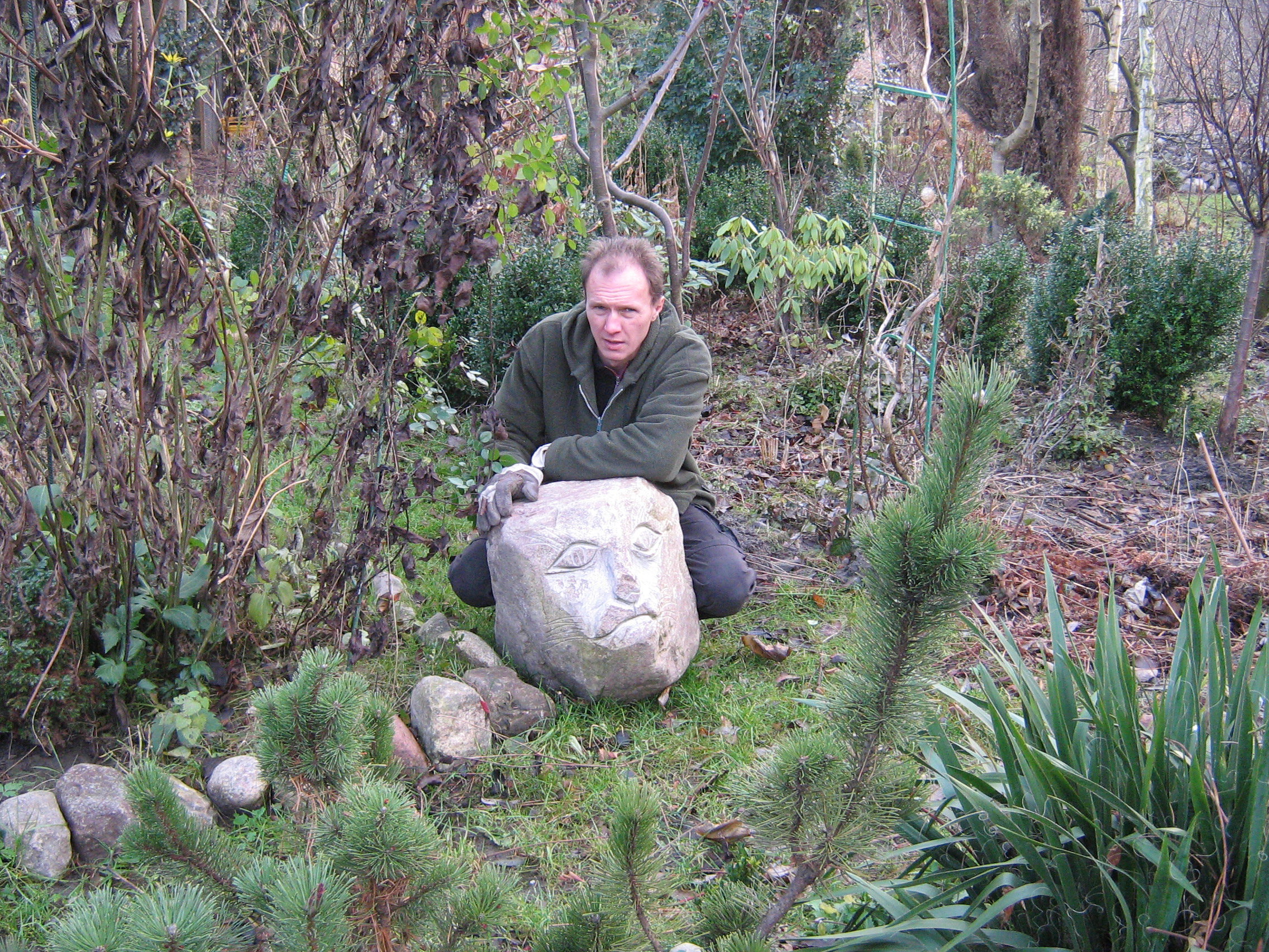 "Początkowo obawiałem się, że to co robię, nie spodoba się innym. Gdy jednak stanęły pierwsze figury, byłem zadowolony z efektu", pisze Rafał Żychski.