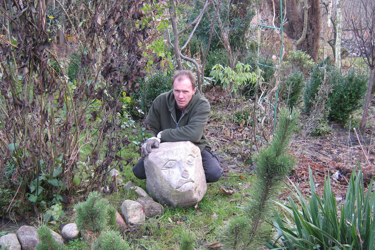 "Początkowo obawiałem się, że to co robię, nie spodoba się innym. Gdy jednak stanęły pierwsze figury, byłem zadowolony z efektu", pisze Rafał Żychski.