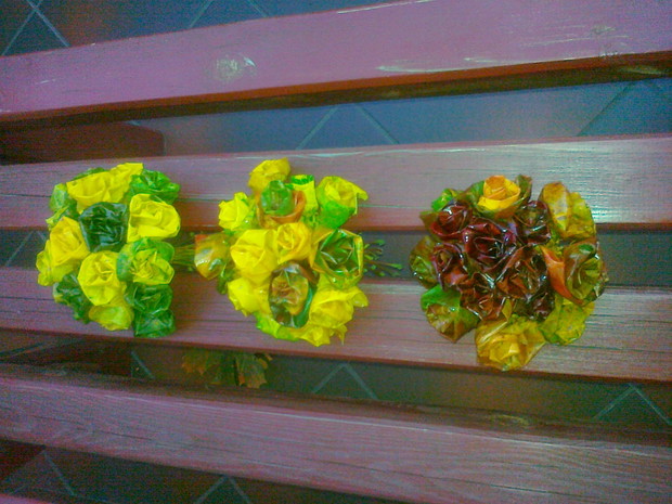 Pomysł na jesienny bukiet zrobiony z liści.