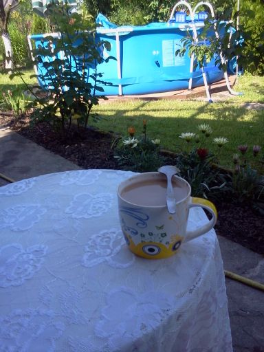 Poranna kawusia a potem do basenu.