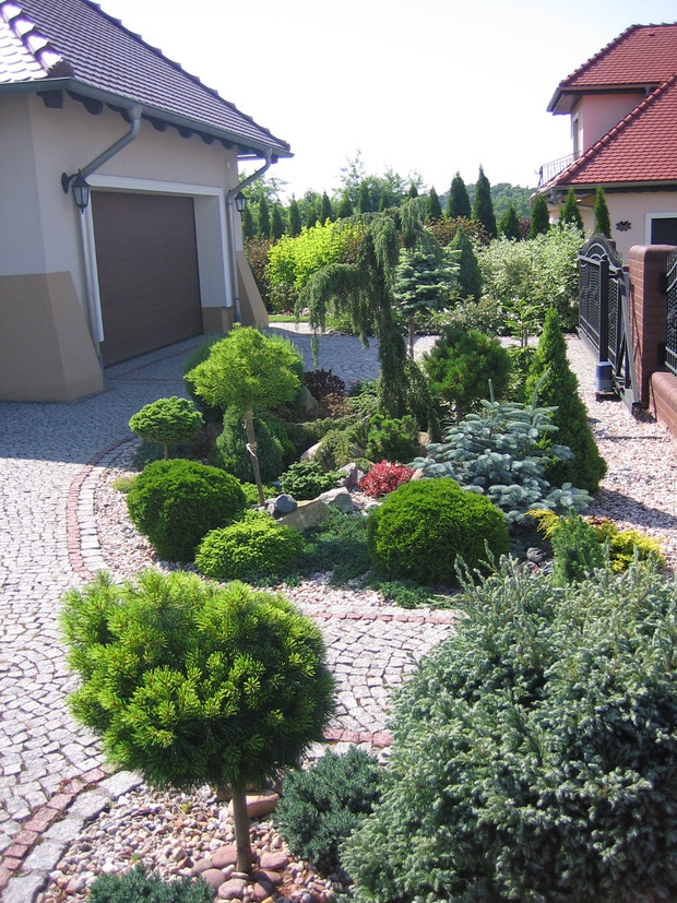 Przedogródek i podjazd do garażu