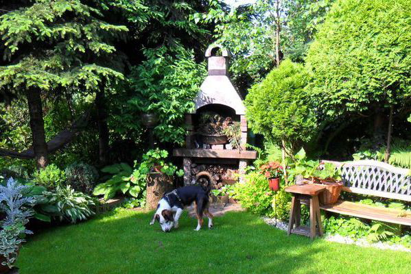 tutaj wieczorami ladnie pachnie - albo grill zamienia się w kominek - wieczorowa pora