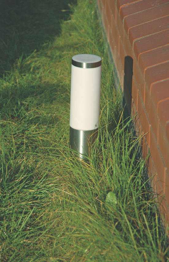 Nawet jedna lampka doda uroczego klimatu w ogrodzie