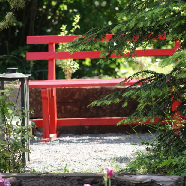 Po ciężkiej pracy, lubimy siadać na ławeczce z kubkiem gorącej herbaty.