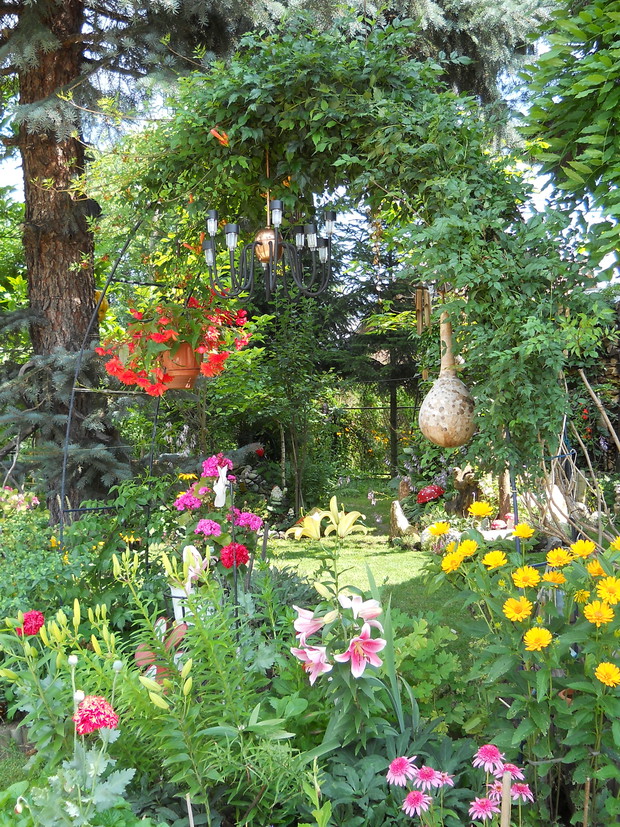 Solarny żyrandol na milinie