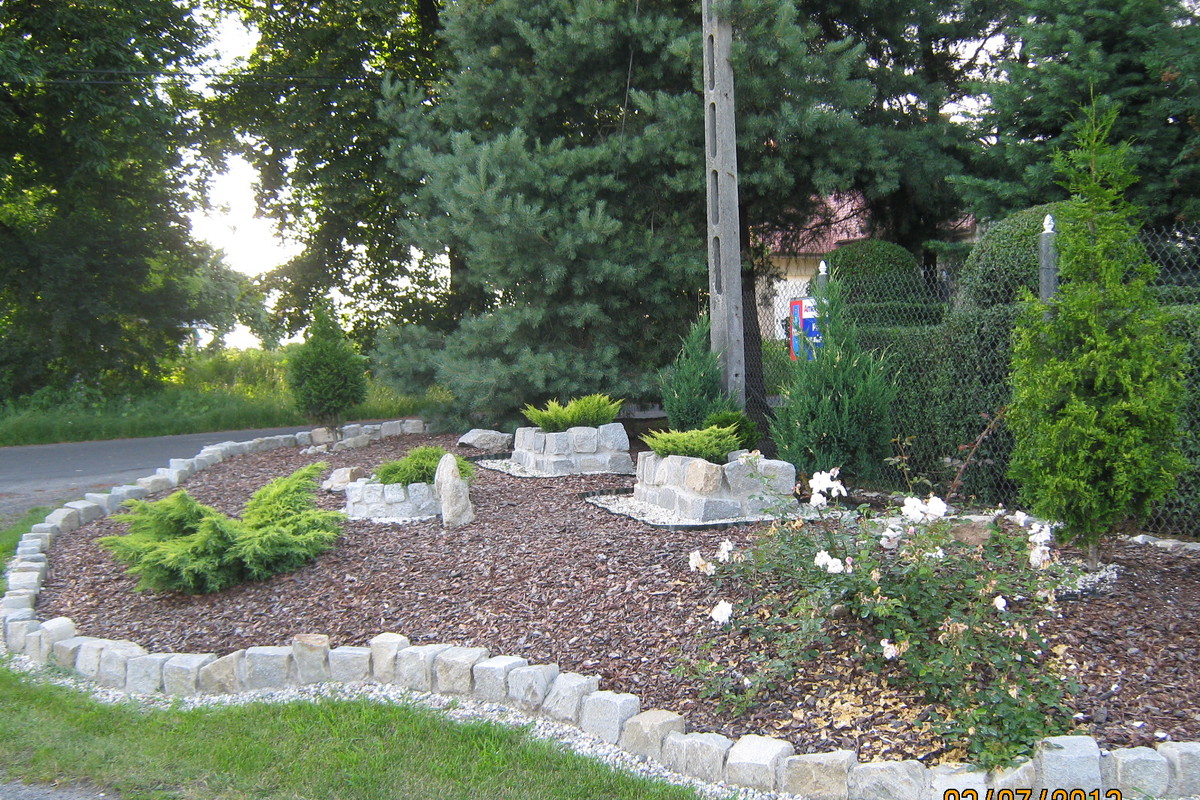 Szybki plan na niezagospodarowane miejsce przed domem