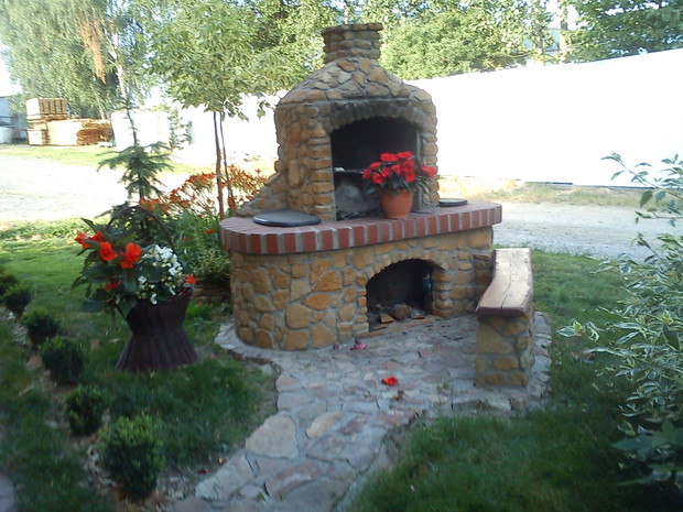 grill ogrodowy z piaskowca