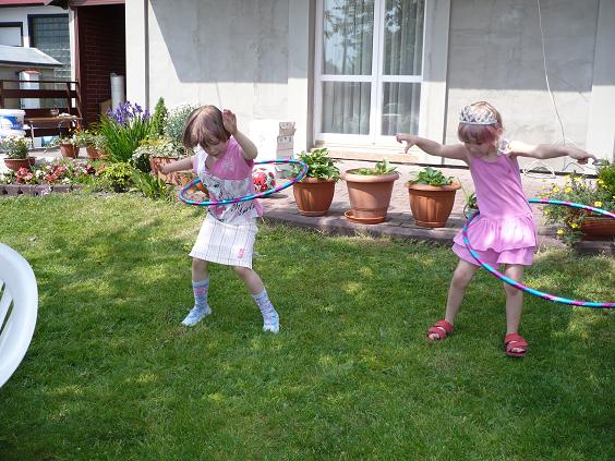 hula-hop najlepiej na trawie