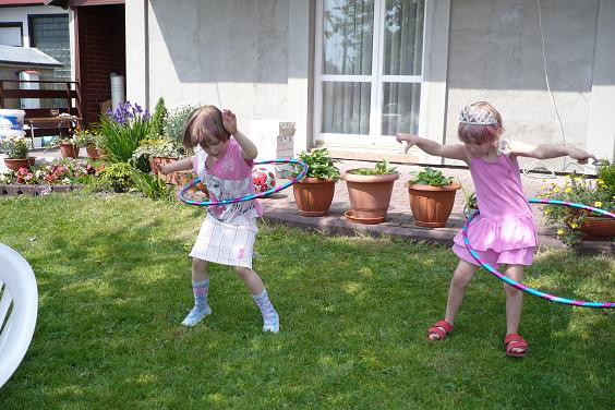 hula-hop najlepiej na trawie
