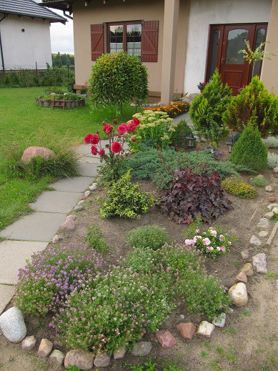 Ozdobna wyspa przed domem