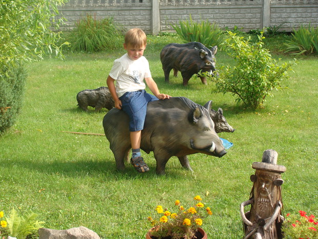U babci i dziadka dzieci  znalazły  sobie świetne miejsce do zabawy.