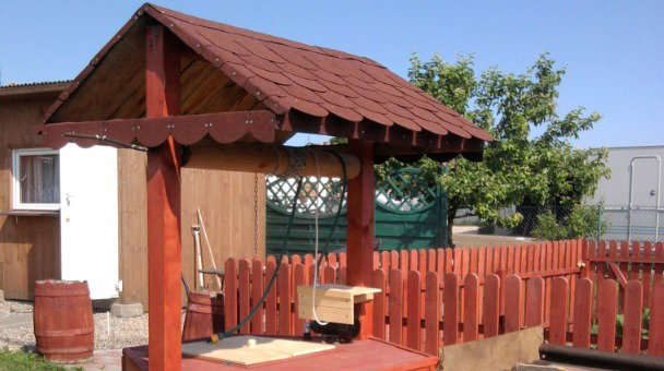 Zamontowanie pompy elektrycznej ułatwi czerpanie wody.