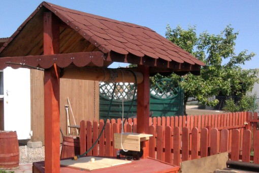 Zamontowanie pompy elektrycznej ułatwi czerpanie wody.