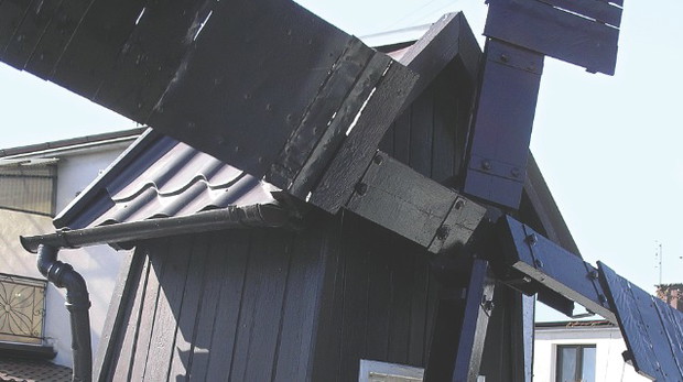 „Co roku konserwuję wiatrak specjalnymi środkami do drewna”, pisze nasz użytkownik.