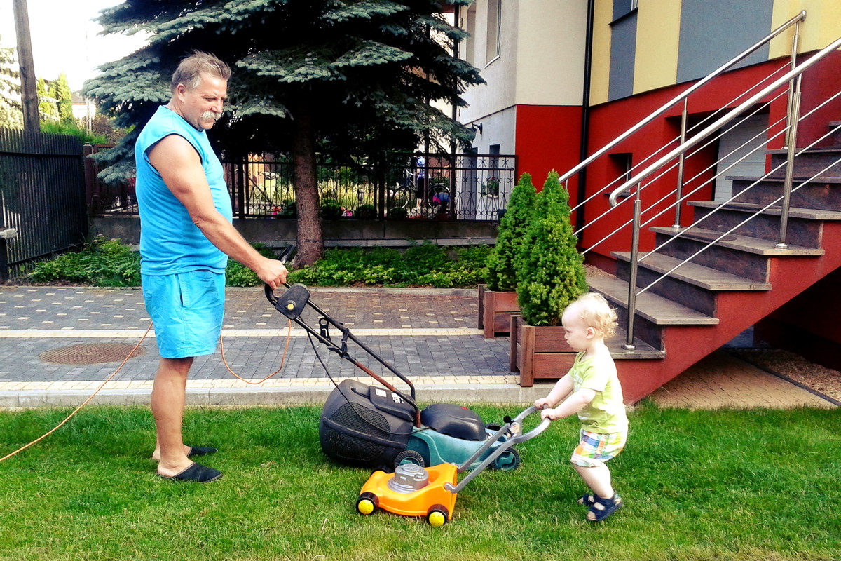 Każdy ogród wymaga koszenia! Powtarzamy to od najmłodzych lat :)