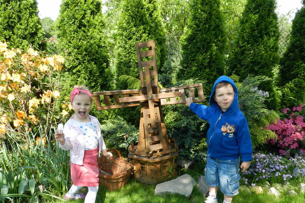 Sezon ogródkowy rozpoczynamy rodzinnie od majówki.Potem juz leci,''Dzień Matki'' uroczystosci rodzinne i inne ważne spotkania odbywają się w ogródku na świeżym powietrzu.
