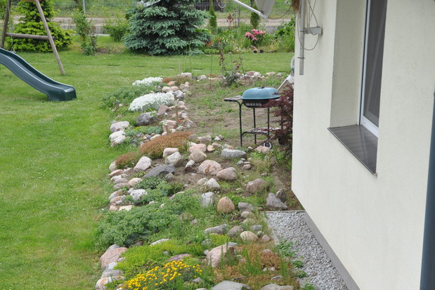 Skalniak od strony południowej domu.