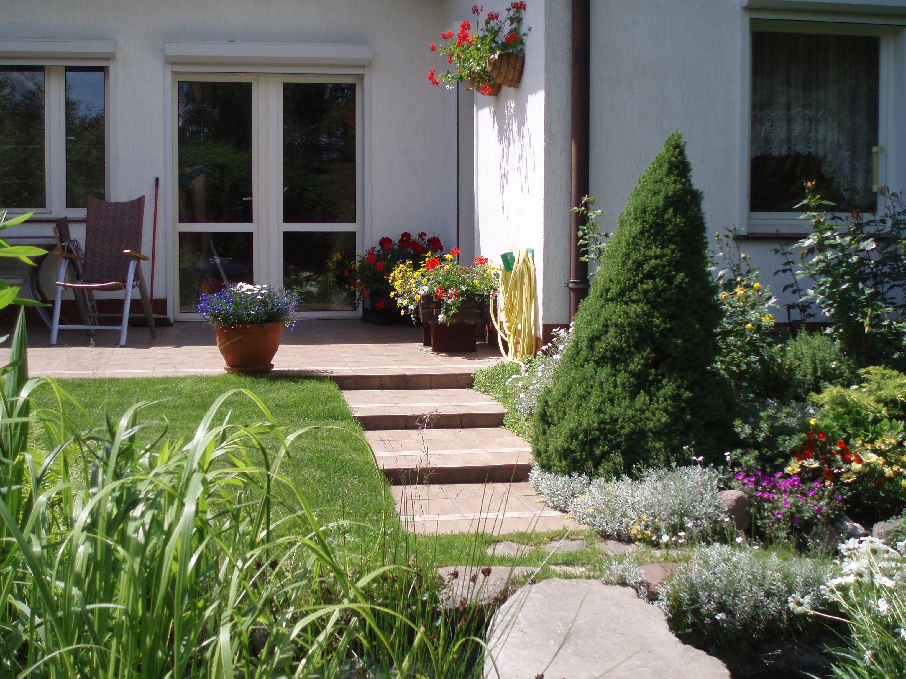 Stopnie powinny być na długość ludzkiego kroku. 