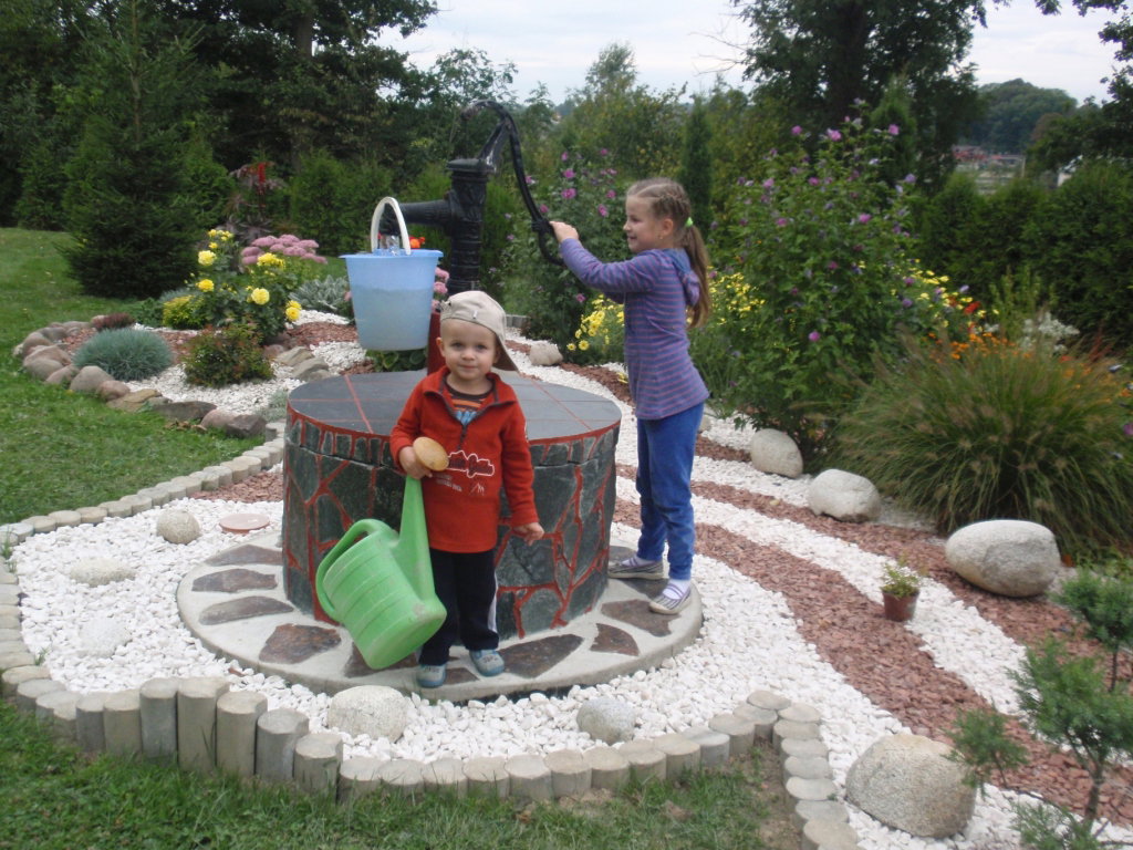 studnia zbudowana przez męża, która zbiera deszczówke i ulubiona praca dzieci