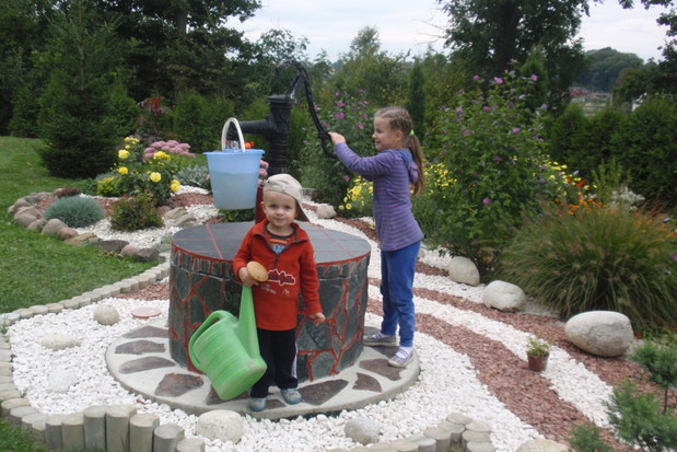 studnia zbudowana przez męża, która zbiera deszczówke i ulubiona praca dzieci