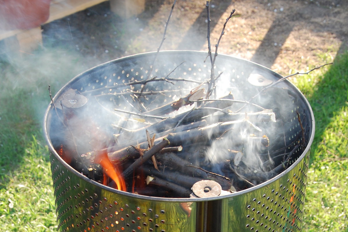 Ważne, żeby bęben z pralki był chromoniklowany, a nie tylko chromowany. To sprawi, że zrobiony z niego grill będzie trwały.