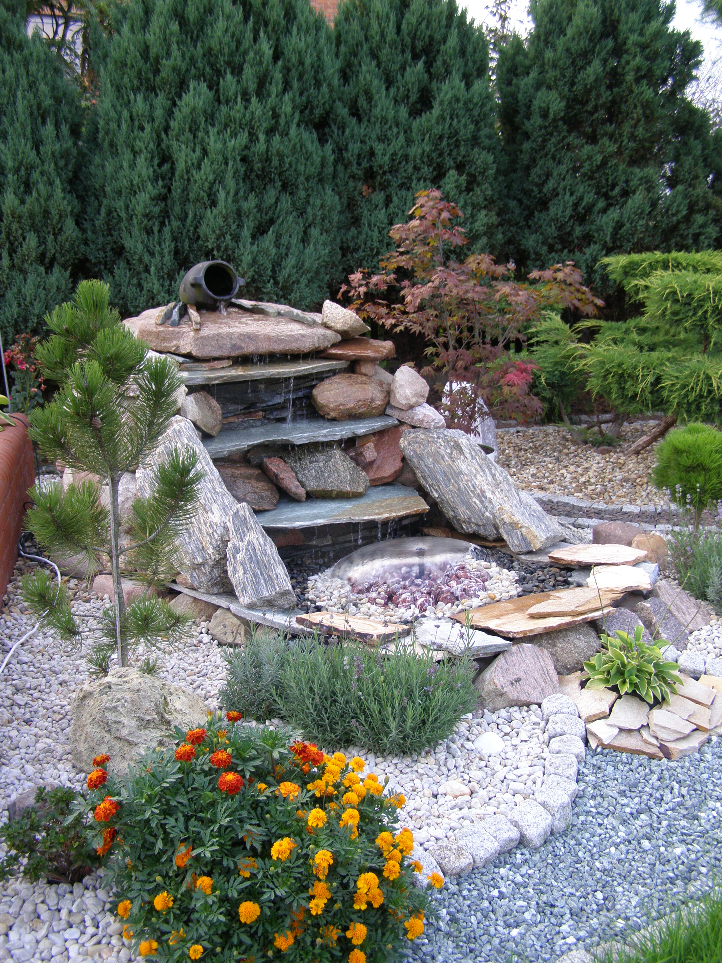 Wraz z mężem poświęciliśmy każdą wolną chwilę by zbudować to cudeńko. Zajęło nam to około 3 tygodni, ale trud się opłacił:)