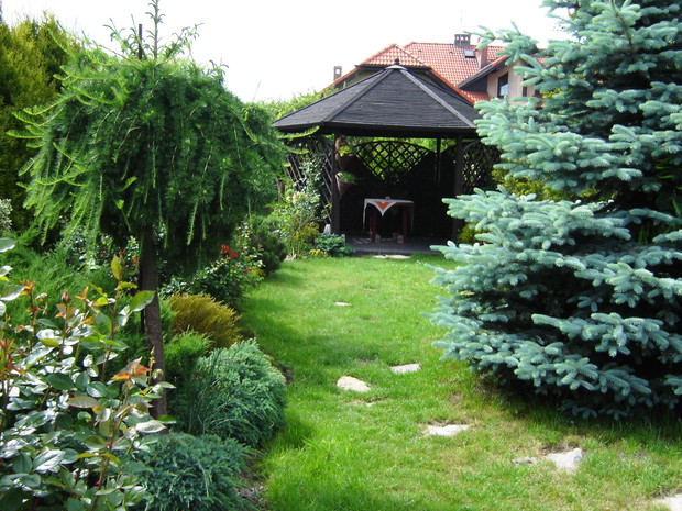 z widokiem na altanę