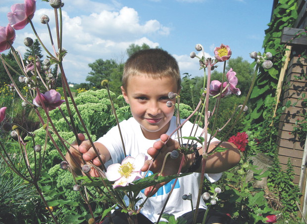 Dla dziecka taki sielski ogród jest rajem stworzonym do zabaw i figli.

