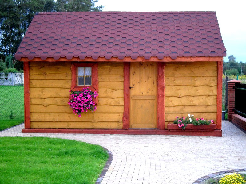 Funkcjonalność drewutni polega na tym, że oprócz składowiska opału jest ona także schowkiem
na narzędzia ogrodnicze