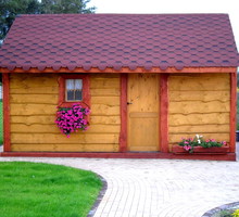 Funkcjonalność drewutni polega na tym, że oprócz składowiska opału jest ona także schowkiem
na narzędzia ogrodnicze