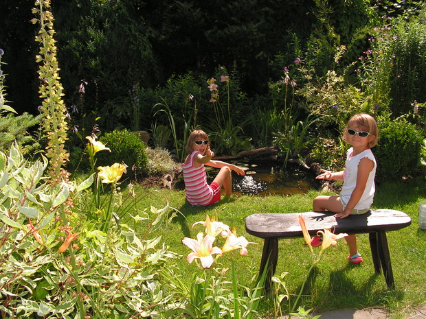 Moczenie nóg w sadzawce w upalne dni to strzał w 10! (2010r)