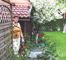 „Mówię o sobie herod-baba, bo sama piłuję, przekopuję, tnę lub układam kamienie”.