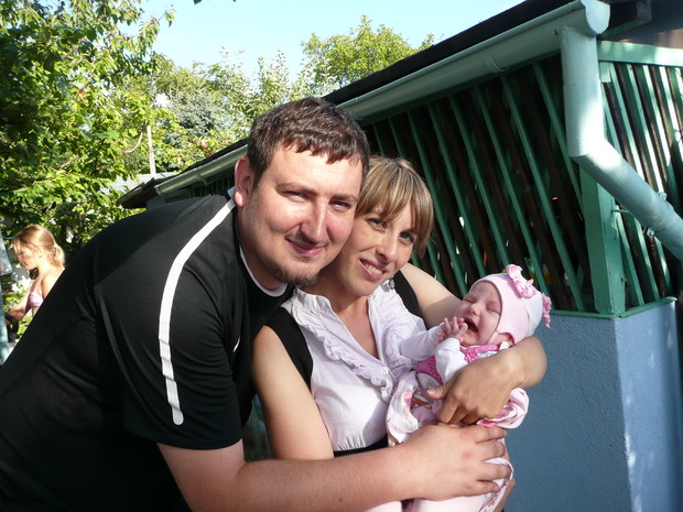 Najmłodsza działkowiczka z rodzicami.