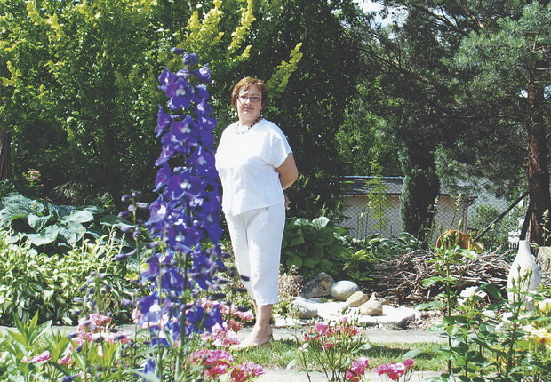 Stawiając na przyrodę, zapomnijmy o betonowych alejkach.