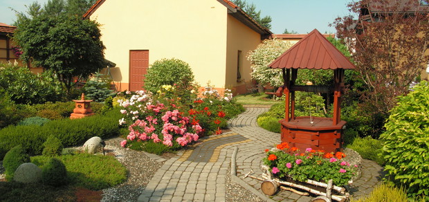 Wiejski akcent w innej części ogrodu