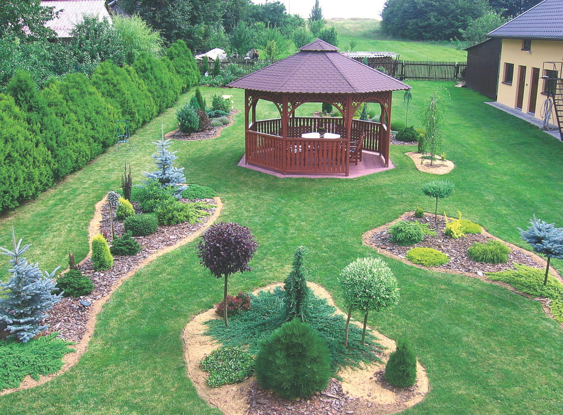 Przytulna altanka – ulubione miejsce wypoczynku i spotkań z przyjaciółmi.